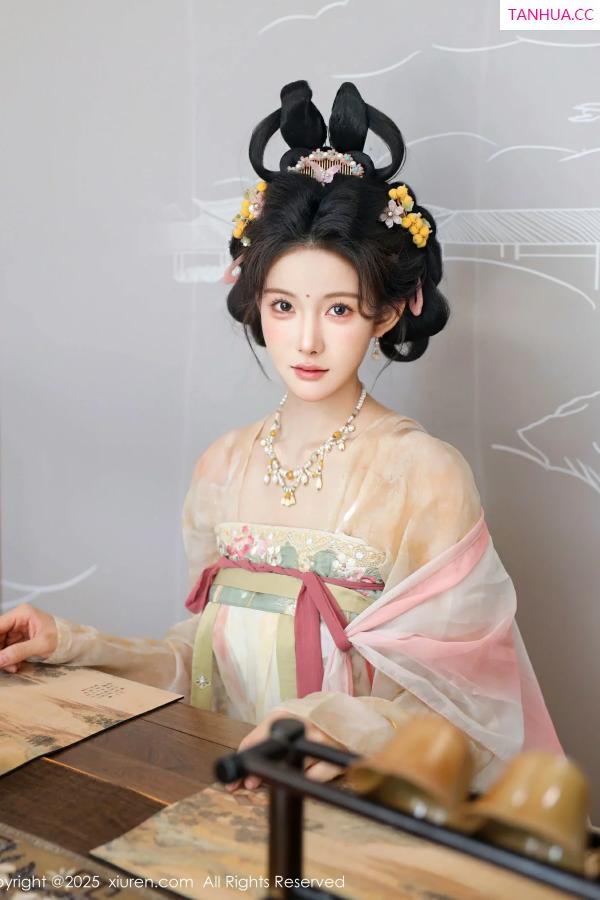   [XiuRen]高清写真图 2025.08.13 No.10645 梨霜儿 古装服饰第5张图片